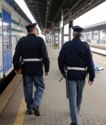 Cinque donne violentate sui treni della Milano – Brescia, arrestato un giovane