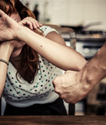 Maltrattava la madre e le chiedeva denaro: arrestato 29enne