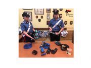 Cercano di rubare due pali della luce, in manette due persone