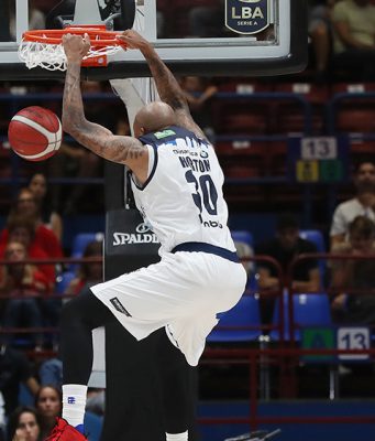 Germani Brescia, la seconda sinfonia è un capolavoro: 73-65 all’Olimpia Milano