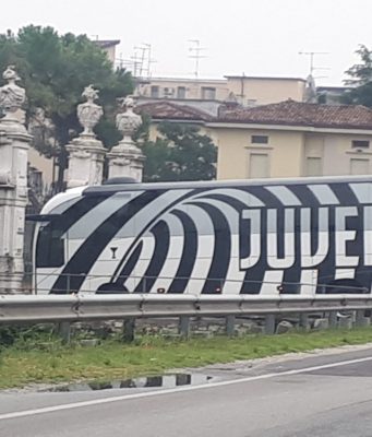 Brescia – Juventus: è arrivato il pullman dei bianconeri, la squadra è attesa attorno alle 17