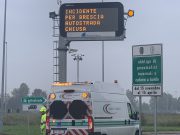 Scontro tra due tir, A21 chiusa da Cremona a Manerbio, direzione Brescia