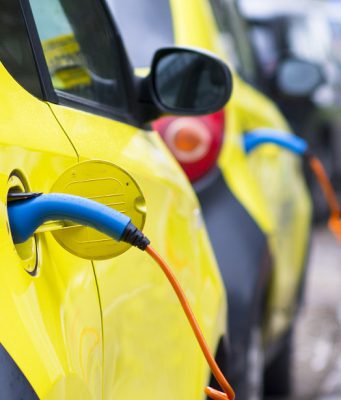 Auto: a Brescia solo lo 0,83% è elettrico o ibrido