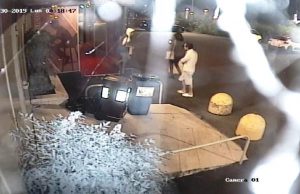 Prima le ruba la borsetta poi le chiede 50€ per restituirgliela, fermato un uomo