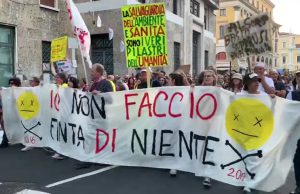 “Io non faccio finta di niente”, in 15mila a Brescia per dire “Basta Veleni”