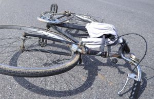 Scontro auto-bici a Borno, ciclista ricoverato in gravi condizioni