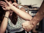 Picchiava e segregava moglie e amante: condannato un 39enne