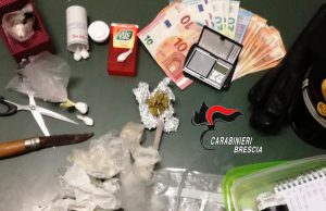 Supermarket della droga in casa, in manette due fratelli