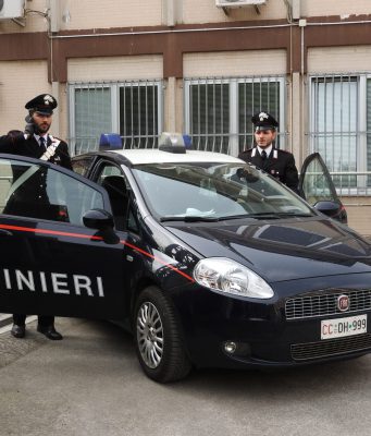 Venditore porta petulante e non in regola si becca 15mila euro di multa