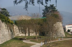 Brescia, mura cittadine: crolla una parte del baluardo della Pusterla