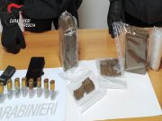 Lodrino, nasconde hashih, cartucce e soldi in una pila di pneumatici. Arrestato