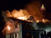 Berzo Demo, divorato dalle fiamme il Rifugio Loa