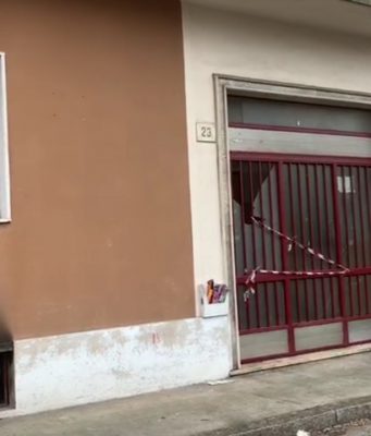 Scantinato in fiamme in via Zendrini, otto intossicati, 12 famiglie senza casa