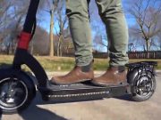 Stretta monopattini elettrici, nella proposta di legge l’età scende a 16 anni