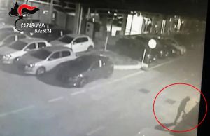 Castenedolo, furto al parcheggio dell’Ipersimply: il tatuaggio incastra il ladro