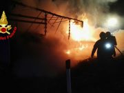 Tir si incendia in A4, autostrada chiusa per mezz’ora. Nessun ferito