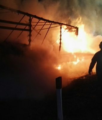 Tir si incendia in A4, autostrada chiusa per mezz’ora. Nessun ferito