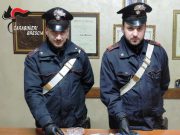 Getta la droga dal finestrino dell’auto, arrestato