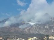 Incendio a Casto, l’intervento del canadair