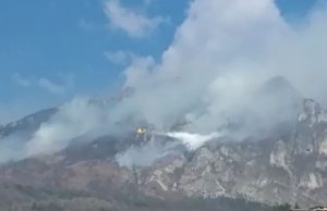 Incendio a Casto, l’intervento del canadair