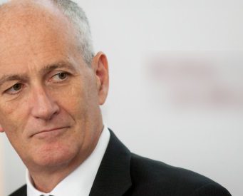 Franco Gabrielli ritira la Vittoria Alata per la Polizia