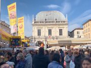 Il fascino della Fiera di San Faustino, tra bancarelle e “venditori” di novità