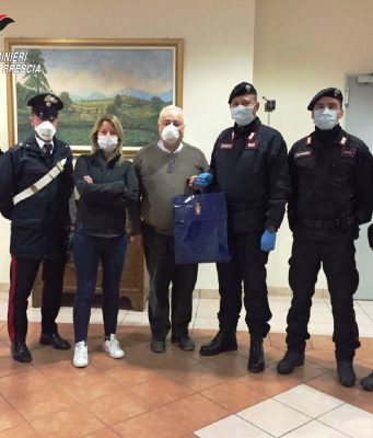 Vestone, i carabinieri portano radio portatili gli anziani per ascoltare la messa