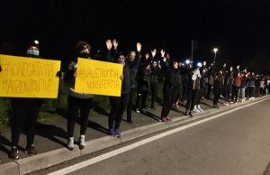 Cento donne in marcia al grido #valletrompianonsiferma