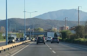 Coronavirus, solo a Brescia il contagio non decresce. Perché?  Forse perché siamo ancora così?