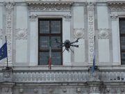 Coronavirus, il drone dei Carabinieri di Brescia per pattugliare la città dall’alto