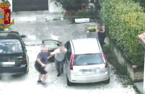 Polizia, in corso arresti per spaccio, rapina, armi