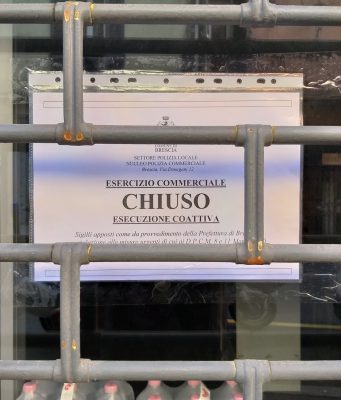 Coronavirus, consumavano bevande all’interno del locale. Gestore denunciato e negozio chiuso