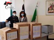 I Carabinieri consegnano i pc per la didattica a distanza