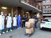 La Polizia Locale dona tute e occhiali al Civile