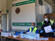 In consegna le mascherine a Brescia