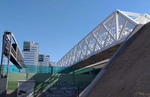 Posizionato il ponte ciclopedonale, prove di carico il 4 maggio