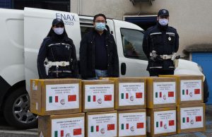 Antonio Chen dona 20.000 mascherine a Brescia