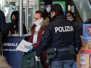 Coronavirus, il Viminale dice sì alle passeggiate sotto casa con i bambini”. Ed è di nuovo caos e polemica