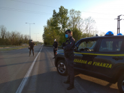 Pizzeria aperta con un lavoratore in nero. La Finanza chiude il locale