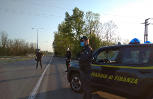 Pizzeria aperta con un lavoratore in nero. La Finanza chiude il locale