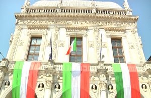 Il 25 aprile “in solitaria” nell’anno del Covid-19. Celebrazione del Sindaco e dell’Anpi in una Piazza Loggia deserta