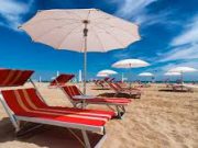 Fase-2, in spiaggia a un metro di distanza