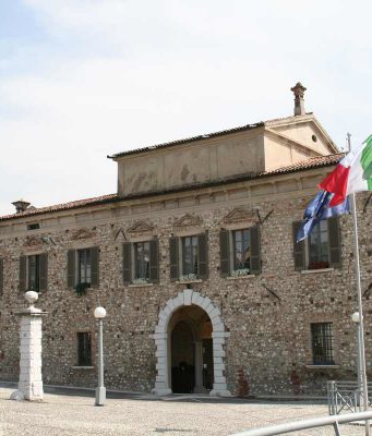 Padenghe, da aziende private e Protezione civile arrivano altre mascherine