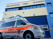 Salò, 14enne si tuffa e rischia di annegare, salvato in extremis
