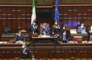 Sanità lombarda e ospedale in fiera. Bagarre alla Camera