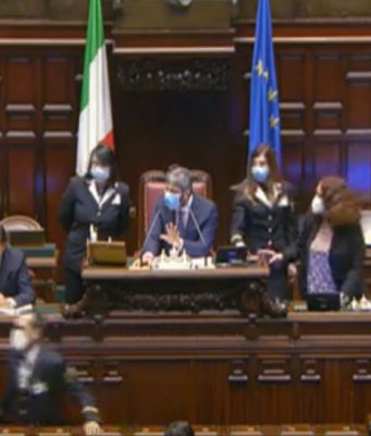 Sanità lombarda e ospedale in fiera. Bagarre alla Camera