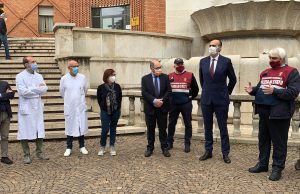 La Polizia di Stato dona 100 braccialetti per monitorare i pazienti covid. Prima sperimentazione in Italia