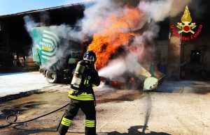 Borgo S.Giacomo: Prende fuoco un mezzo agricolo all’interno del cascinale