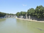 Roma: aereo biposto precipita nel Tevere