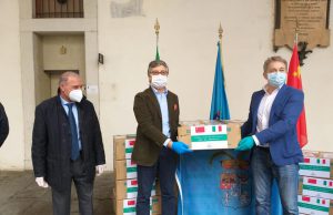 La Provincia consegna 100mila mascherine per le Rsa